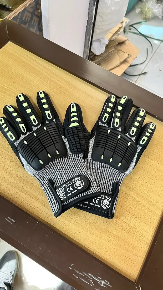 Gloves za Heavy Duty Zinazostahimili Mgomo na Kukatwa - 1