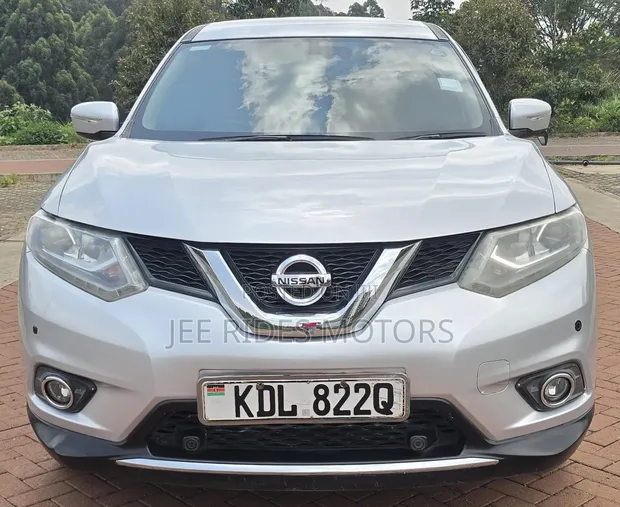 Nissan X-Trail 2016 Silver - 1
