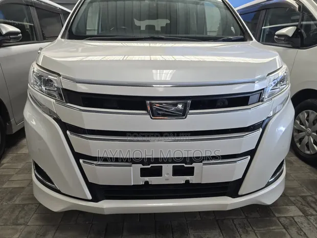 Toyota Noah 2019 Nyeupe - 1
