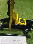 Hydraulic Floor Jack 2 Ton - 2