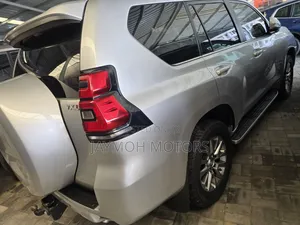 Toyota Land Cruiser Prado VXL 2018 Silver