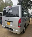 Toyota HiAce 2014 Nyeusi - 2