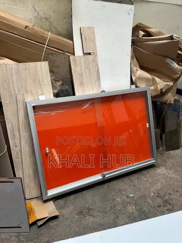 Bodi ya Matangazo ya Kioo inayofungwa 4ft x 3ft - 1