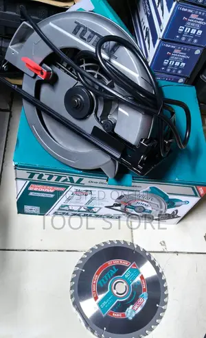 Total 2200W 9" Professional Circular Saw