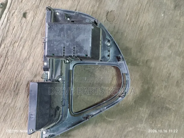 Konsoli ya Toyota Wish 2005 - 1