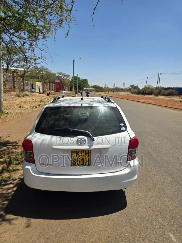 Toyota Corolla Fielder 2009 White - 1