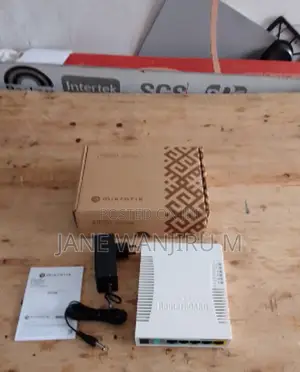 MikroTik RB951Ui-2HnD Routeri ya Wireless
