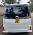 Toyota Voxy V 2WD 8-Seater 2017 White - 5