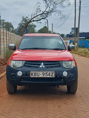 Mitsubishi L200 2012 Red