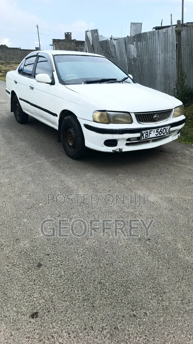 Nissan Sunny 2013 Nyeupe - 1