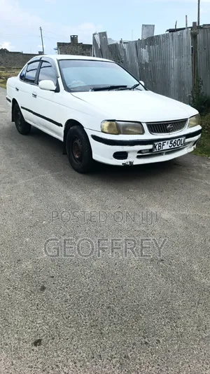 Nissan Sunny 2013 Nyeupe