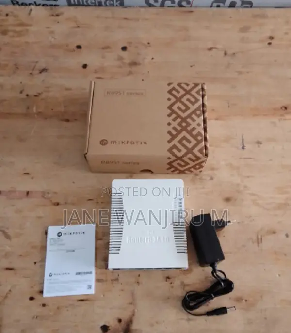 MikroTik RB951Ui-2HnD Wireless Router - 1
