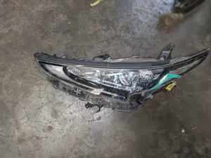 Toyota Estima Headlight (Non-Xenon)