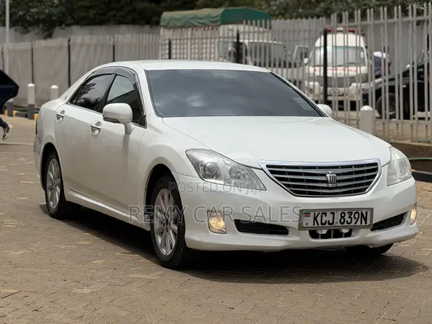 Toyota Crown Royal Saloon 2009 - 1