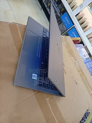 Laptop HP ZBook Firefly 14 G7 - Intel Core i7, 16GB RAM, 256GB SSD