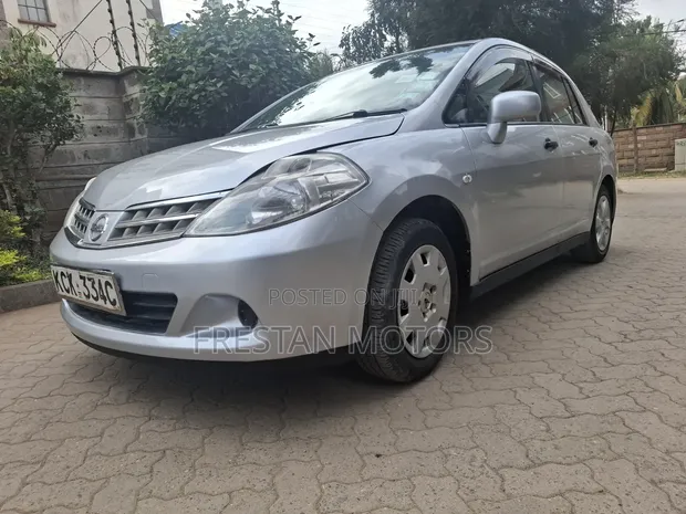 Nissan Tiida 2009 Nyeusi - 1
