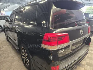 Toyota Land Cruiser V8 2016