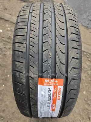 245/40 R20 Maxxis Tires (Runflat)