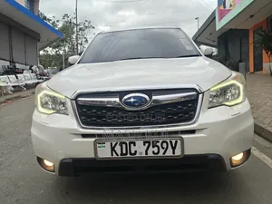 Subaru Forester 2015 Nyeupe
