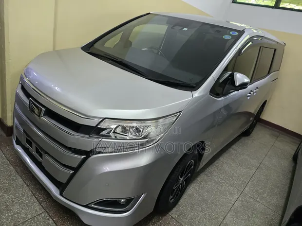 Toyota Noah 2019 Silver - 1
