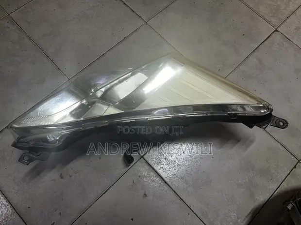 Toyota Ractis 2012 Headlight - 1