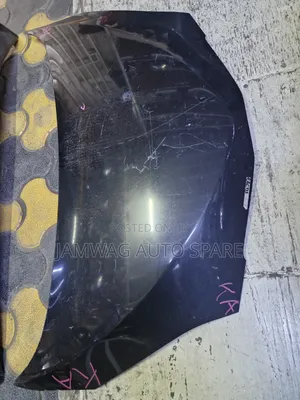Bonnet ya Toyota Ractis