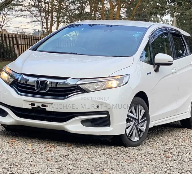 Honda Fit Shuttle Hybrid 2019 White - 1