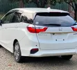 Honda Fit Shuttle Hybrid 2019 White - 4