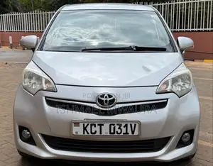 Toyota Ractis 1.5 FWD 2012 Silver