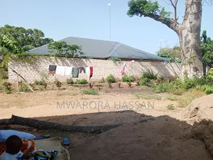 Nyumba ya Vyumba 5 na Bedsitters kwa Uuzaji, Dongo Kundu Bypass