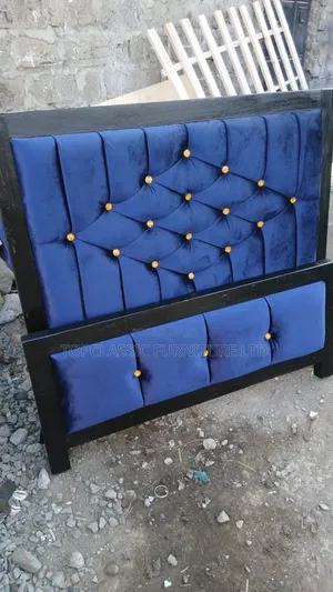 Kitanda cha Mocket 4x6 chenye Fremu Nyeusi na Kitambaa cha Bluu