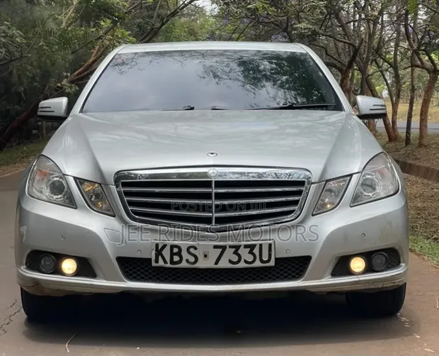 Mercedes-Benz E220 2010 Silver - 1