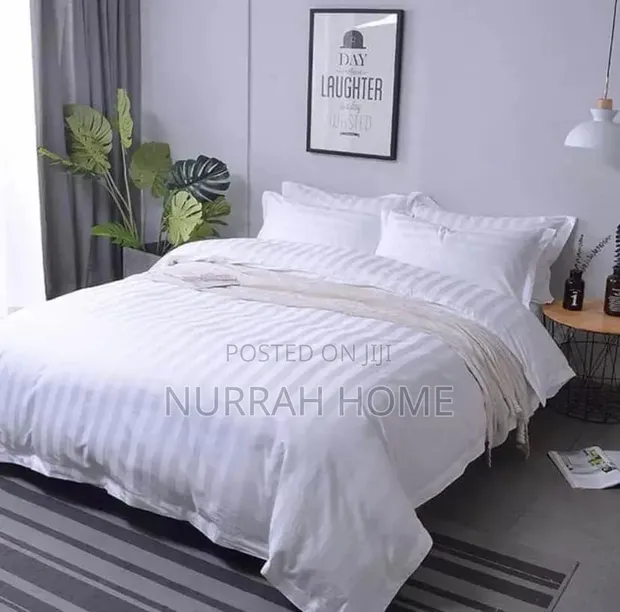 6-Piece White Satin Striped Duvet Cover Set - 1