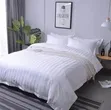 Set ya Duvet Cover 6-Piece Nyeupe ya Satin yenye Michirizi - 1