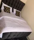 Set ya Duvet Cover 6-Piece Nyeupe ya Satin yenye Michirizi - 2