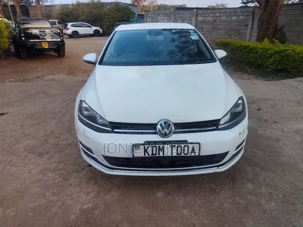 2016 Volkswagen Golf TSI S 4-Door FWD White - 1