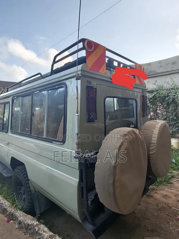 Toyota Land Cruiser 76 Series 2013 Kijivu - 1