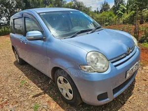 Toyota Sienta 1.5 FWD (6-seater) 2015 Bluu