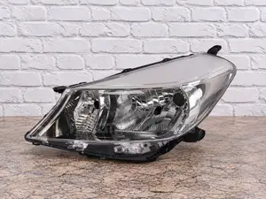 Depo Headlight kwa Toyota Vitz 2012-2013