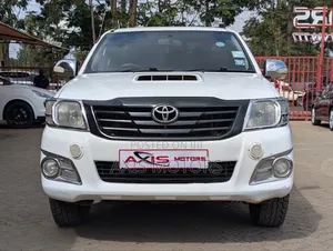 Toyota Hilux SR5 2015 Nyeupe