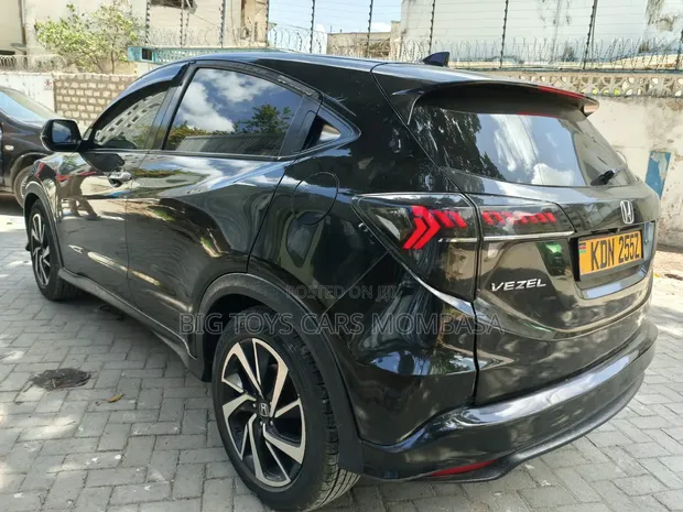 Honda Vezel 2016 Nyeusi - 1