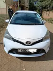 Toyota Vitz 2016 Nyeupe - 3