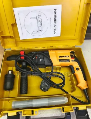 Brand New Dewalt Rotary Hammer Drill 800W with 2 Chucks & Bits
