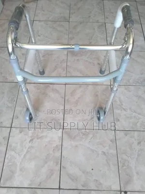 Walking Frame ya Aluminium Inayokunjwa na Magurudumu