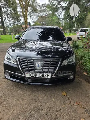 Toyota Crown 2016 Nyeusi