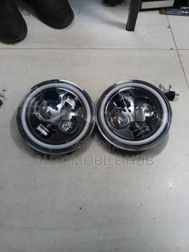 7" Round LED Headlights na DRL Halo Ring kwa Jeep & 4x4s - 1