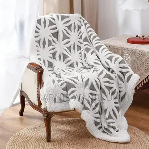 Blanketi la Fleece Jipya Kabisa