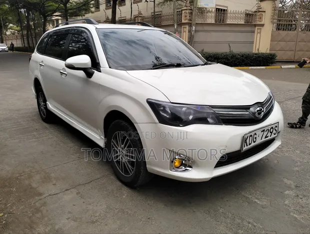 Toyota Corolla Fielder 2015 Nyeupe - 1