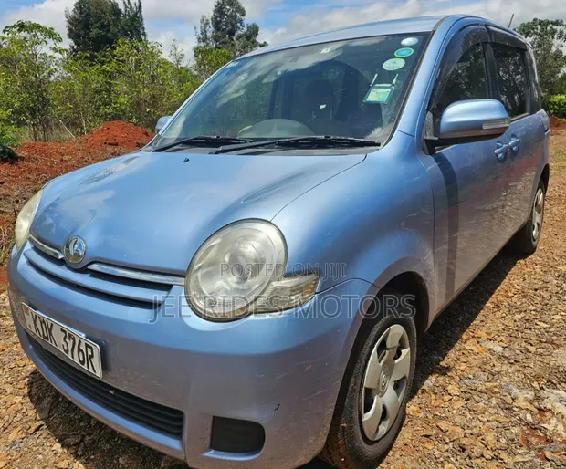 Toyota Sienta 2015 Blue - 1
