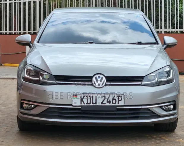Volkswagen Golf 2018 Silver - 1